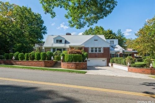 8416 193rd St, Jamaica, NY 11423-1015