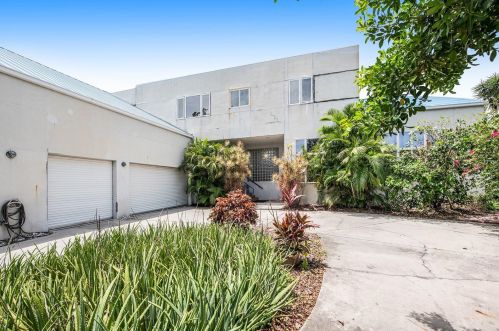 585 Dolphin Ave, Saint Petersburg, FL 33705-4141
