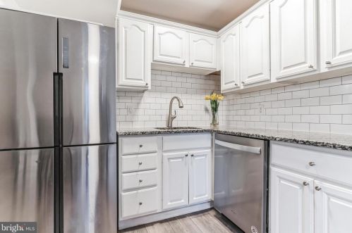 13732 Moccasin Ct, Woodbridge VA  22193-4422 exterior