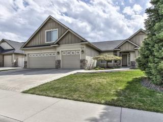 349 Burney Glen Dr, Meridian ID  83646-3719 exterior