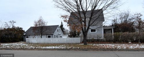 203 Duluth Ave, Thief River Falls, MN 56701-1836