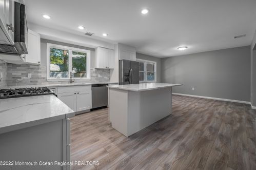 520 Wynnewood Rd, Lacey NJ  08731-1531 exterior