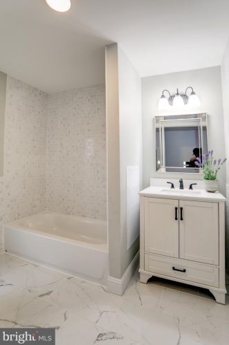 15 Beechwood Ave, Camden NJ  08107-1318 exterior