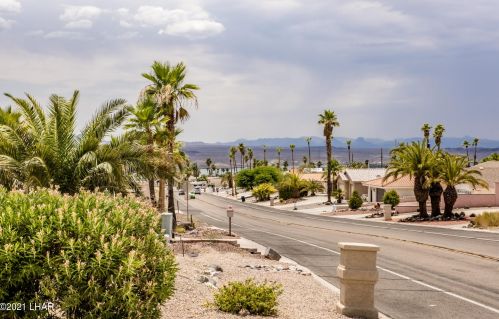 2622 Saratoga Ave, Lake Havasu City, AZ 86406-6906
