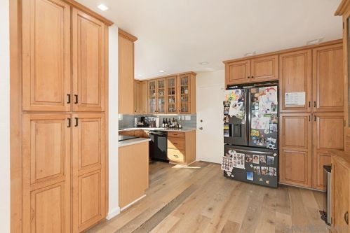 2451 Beryl St, San Diego CA 92109-3401 exterior