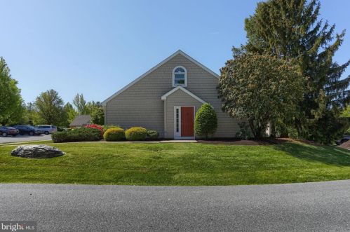 205 Crescent Dr, Swatara PA  17033-2335 exterior