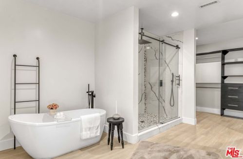 11512 La Maida St, North Hollywood CA  91601-4323 exterior