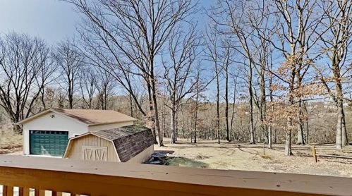 210 Lucille St, Glenshaw PA  15116-2033 exterior