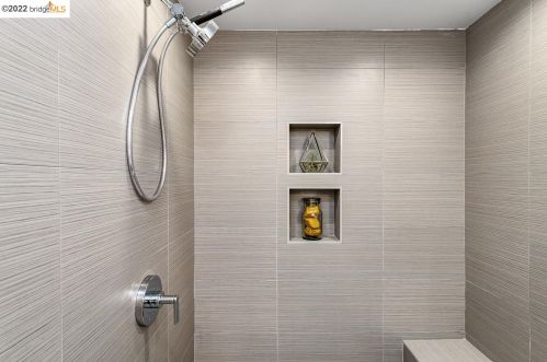 5857 Ascot Dr, Oakland CA 94611-1711 exterior