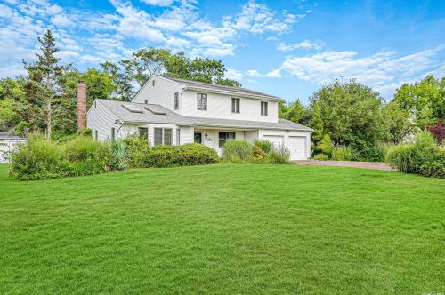 196 Bayview Dr, Oakdale, NY 11769-2238
