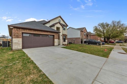 1055 Lake Trail Dr, Oak Point, TX 75068-5479