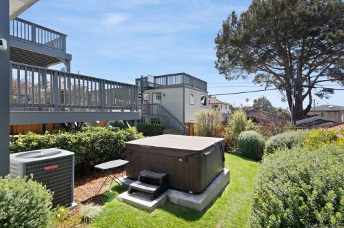 4453 Bermuda Ave, San Diego CA 92107-3809 exterior