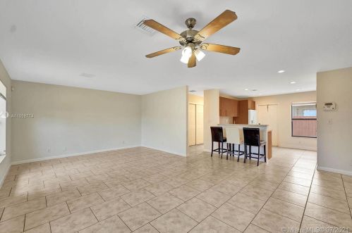 711 3rd Pl, Dania Beach FL  33004-4924 exterior