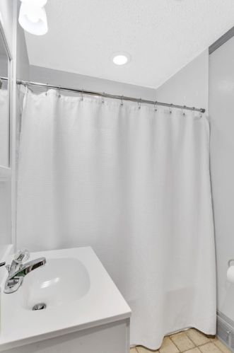 6 Longvue Cir, Ambridge PA  15003-1121 exterior