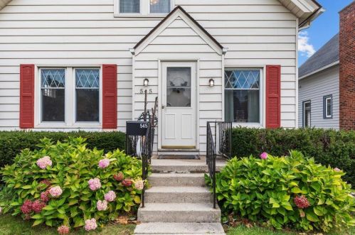545 7th Ave, West Bend WI  53095-3915 exterior