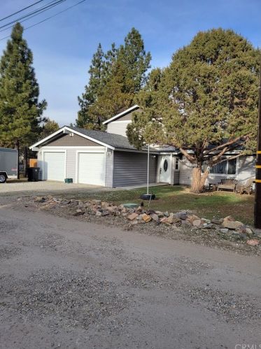 870 Ash Ln, Big Bear City, CA 92314-9301