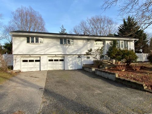 3 Haskin Pl, Huntington Station, NY 11746-6641