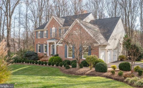 11201 Branton Ln, Great Falls, VA 22066-1355
