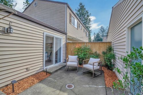 1642 Yardley St, Santa Rosa CA 95403-2390 exterior