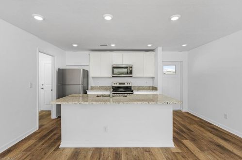 2616 7th Ave, Cape Coral, FL 33909-4310