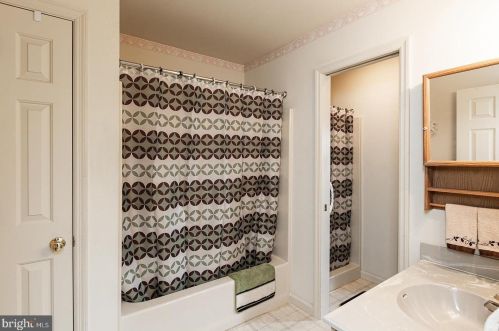 18 Townsend Ct, Lancaster PA  17603-6797 exterior