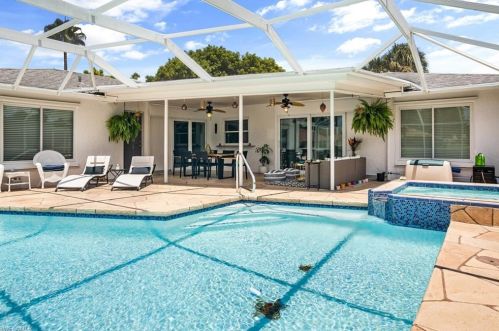 990 Nottingham Dr, Naples, FL 34109-1650