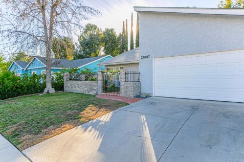 27067 Alabastro Dr, Santa Clarita CA  91354-2215 exterior