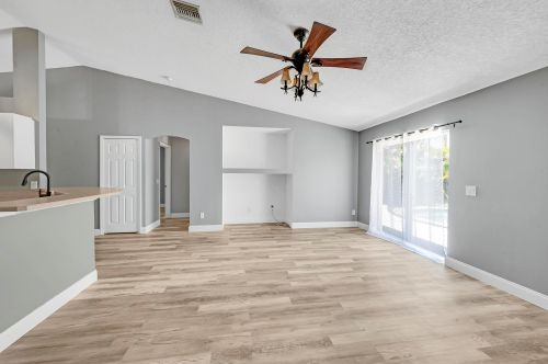 7836 104 Ave, Vero Beach FL 32967-3660 exterior