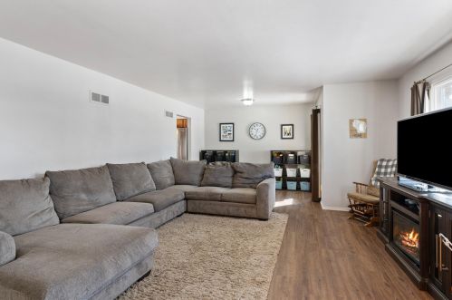 1566 Dover Dr, Waukesha WI  53186-6332 exterior