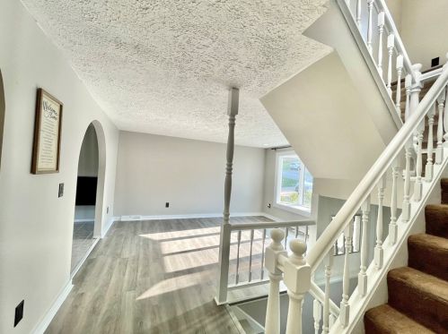 1213 Armstrong Dr, Library, PA 15129-9452