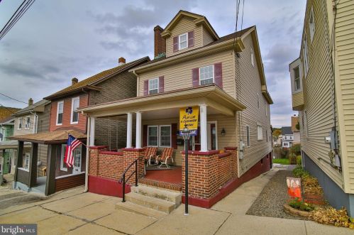 163 2nd St, Coaldale, PA 18218-1210