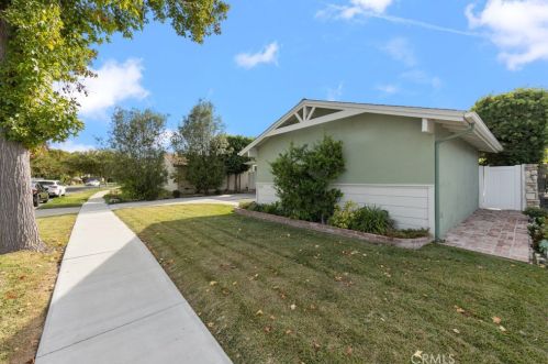 6880 10th St, Long Beach CA  90815-4930 exterior