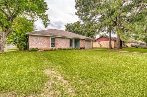 3414 Schroeder Ave, Needville, TX 77461-8262