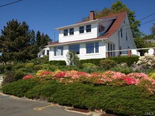 89 Morningside Dr, Milford, CT 06460-7715