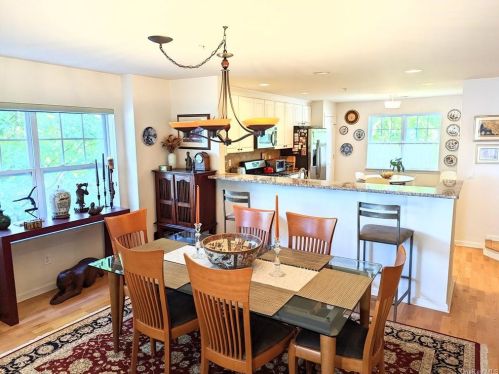 623 Viewpoint Ter, Peekskill NY  10566-6210 exterior