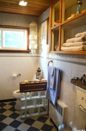 355 Heathcote Rd, North Lindenhurst NY  11757-1744 exterior