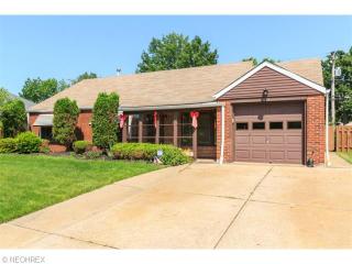 619 Hemlock Dr, Cleveland, OH 44132-2121