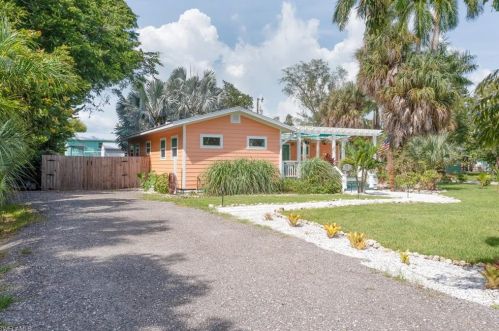 2421 Avocado St, Saint James City, FL 33956-2046