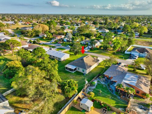 375 Fairfax Ave, Fort Pierce, FL 34983-1116