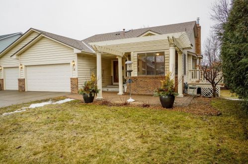 18 Indian Hills Dr, Lino Lakes, MN 55014-4504