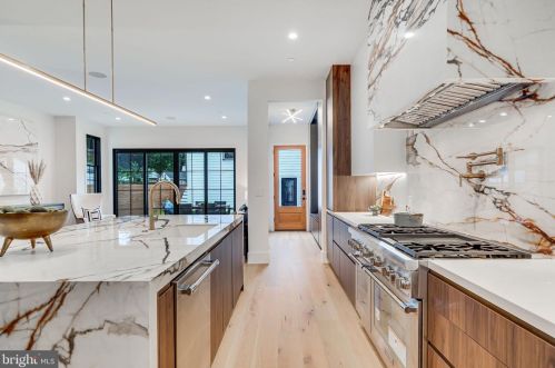 4915 Western Ave, Washington DC  20016-4319 exterior