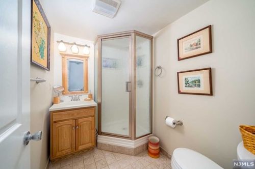 19 Kerri Ln, Lincoln Park NJ  07035-2113 exterior