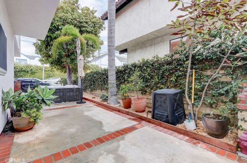 220 Beryl St, Redondo Beach CA  90277-2111 exterior