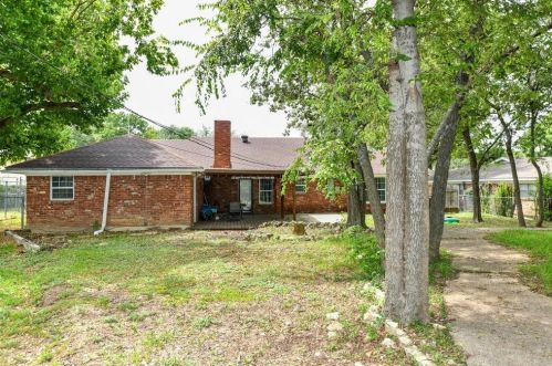 5617 Wedgmont Cir, Fort Worth TX  76133-2801 exterior