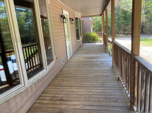 60 Demers Rd, Moosup, CT 06354-1907