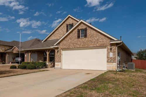 640 Bottle Brush Dr, Uhland, TX 78640-5954