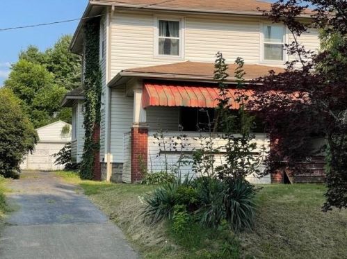 369 Service Ave, Hermitage, PA 16146-3111