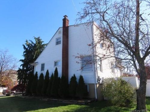 231 Carman Ave, East Rockaway NY  11518-1737 exterior