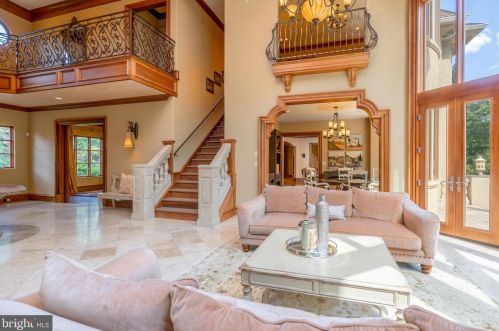 608 Kentland Dr, Great Falls VA  22066-1030 exterior