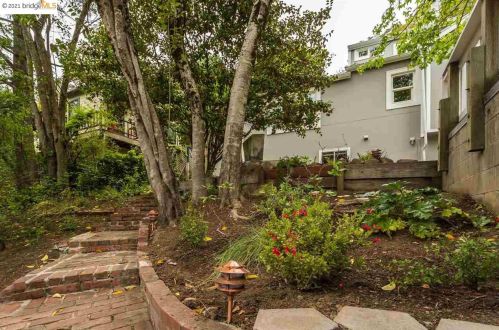 6416 Heather Ridge Way, Oakland, CA 94611-1208